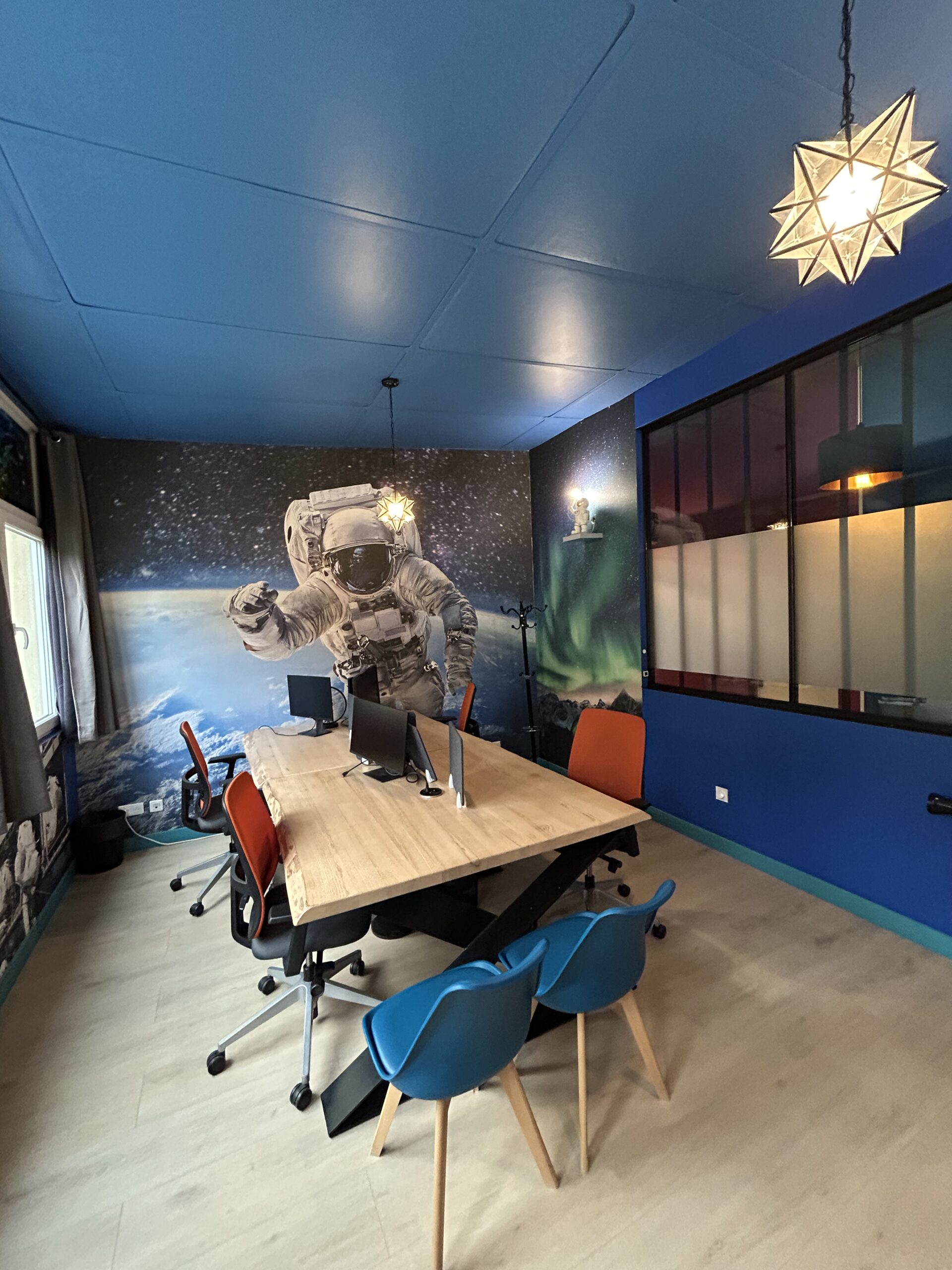 Bureau à privatiser Le Cosmos