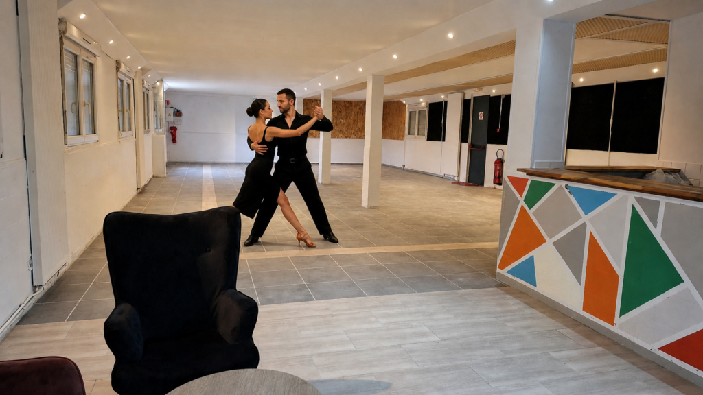 couple danseur dans salle evenementielle